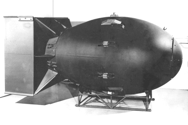 Tuumapomm koodinimega „Fat Man“, mis visati Jaapani linnale Nagasakile 9. augustil 1945 (Wikipedia) Tuumapomm koodinimega „Fat Man“, mis visati Jaapani linnale Nagasakile 9. augustil 1945 (Wikipedia)