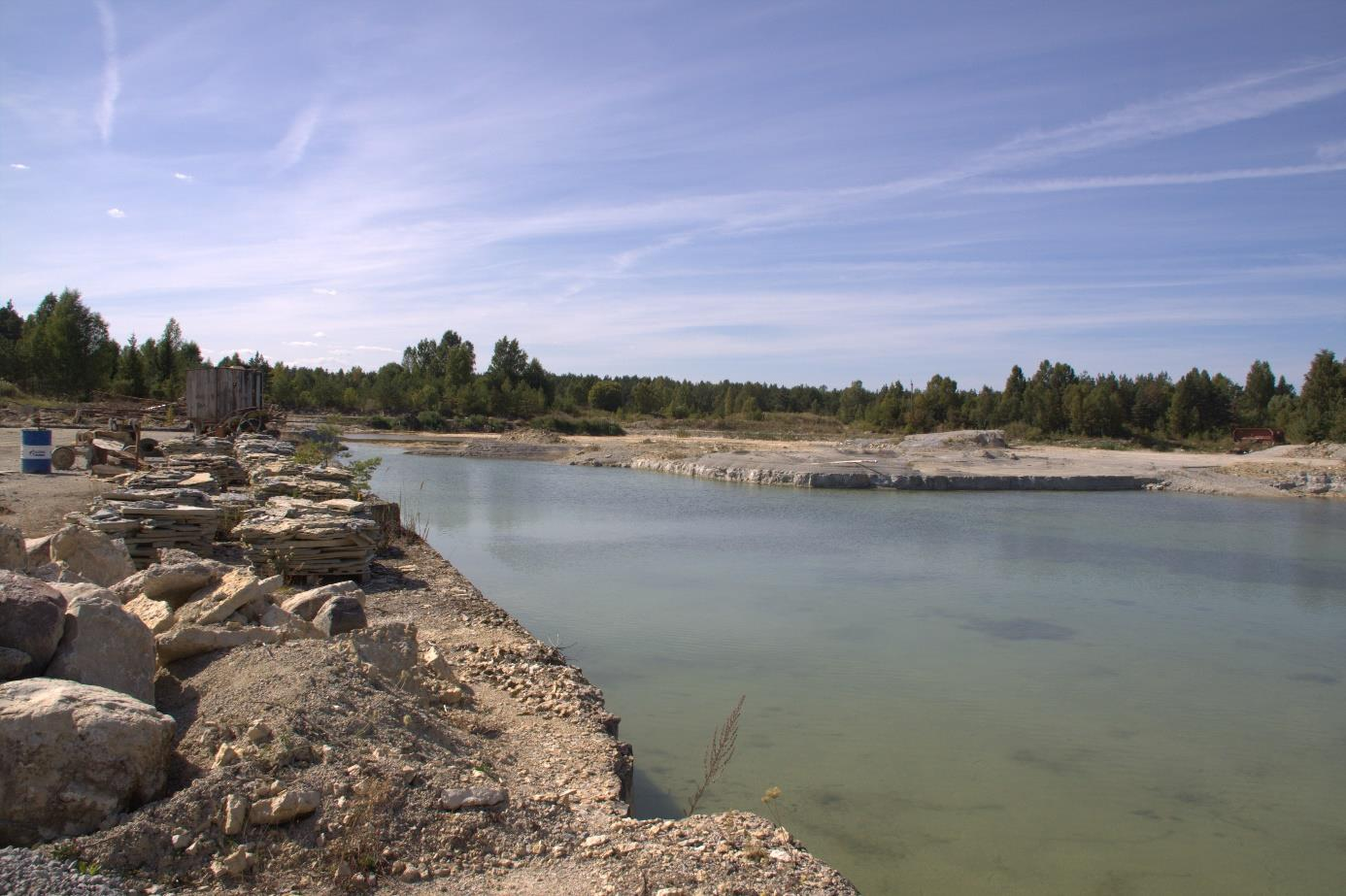 Tagavere karjääri keskosas on alustatud sügavamate kihtide kaevandamist (foto: T. Ani, 2015).