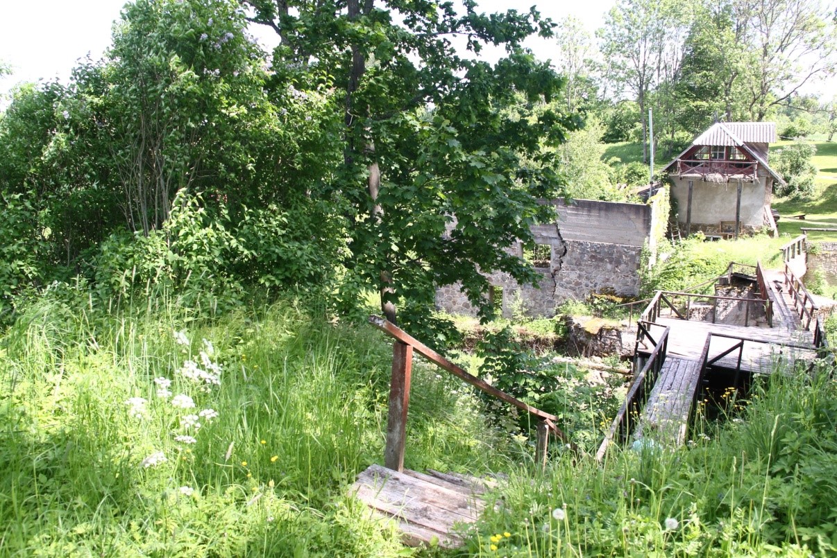 Sild üle Tarvastu jõe Tarvastu veski ja Linnamäe vahel. Foto jõe vasakult kaldalt (foto: T. Meidla, 2017).