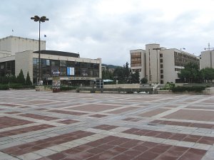 IMG_1113_v	<i>American University in Bulgaria</i> peahoone ees