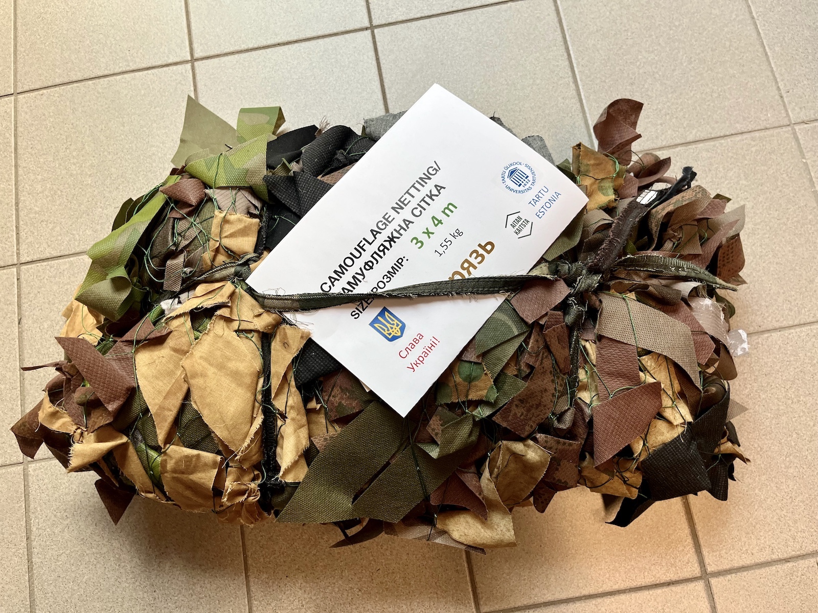 Fotol saatmiseks kokku pakitud varjevõrk