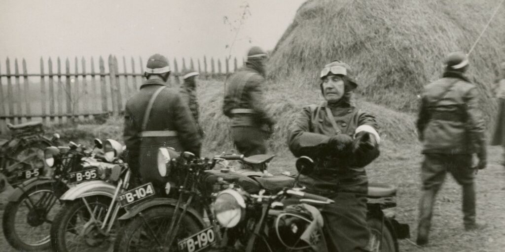 Pildil Hugo Kaho Kaitseliidu moto-osakonna õppustel