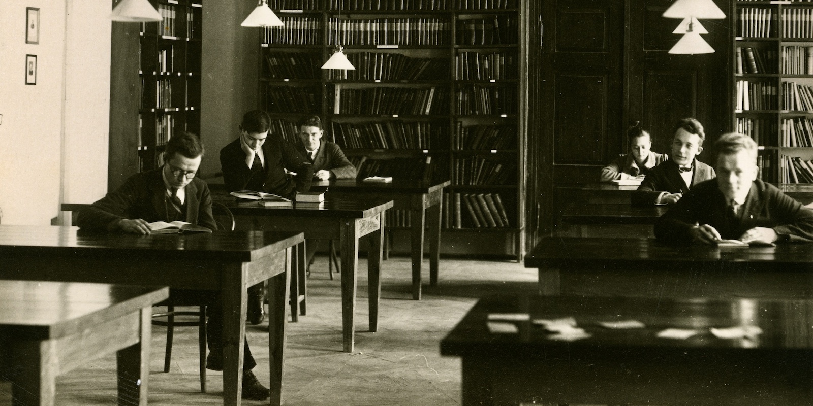 Fotol kunagine matemaatika ja mehaanika instituudi lugemistuba