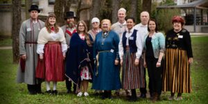 Võrokõisi Kongressi Vanembite kogo, keskel sinises Kauksi Ülle