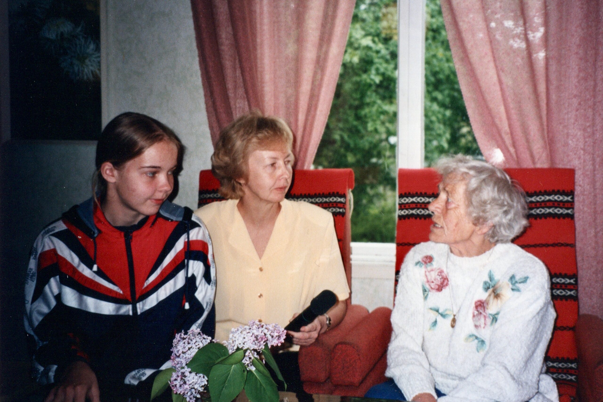 Lapsena veetis Miina enamiku oma suvedest põhjarannikul (pildil Pihlaspeal) murdeuurijast emaga välitöödel kaasas käies. FOTO: erakogu
