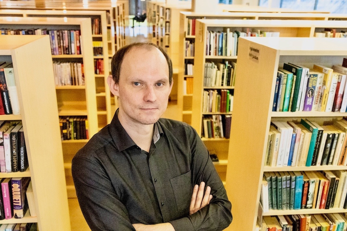 Fotol Ott Karulin raamatukogus