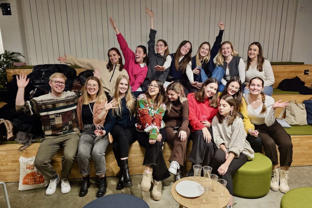 Fotol logopeedia vahetusüliõpilaste grupp Antwerpeni Thomas More’i Rakenduskõrgkoolis.