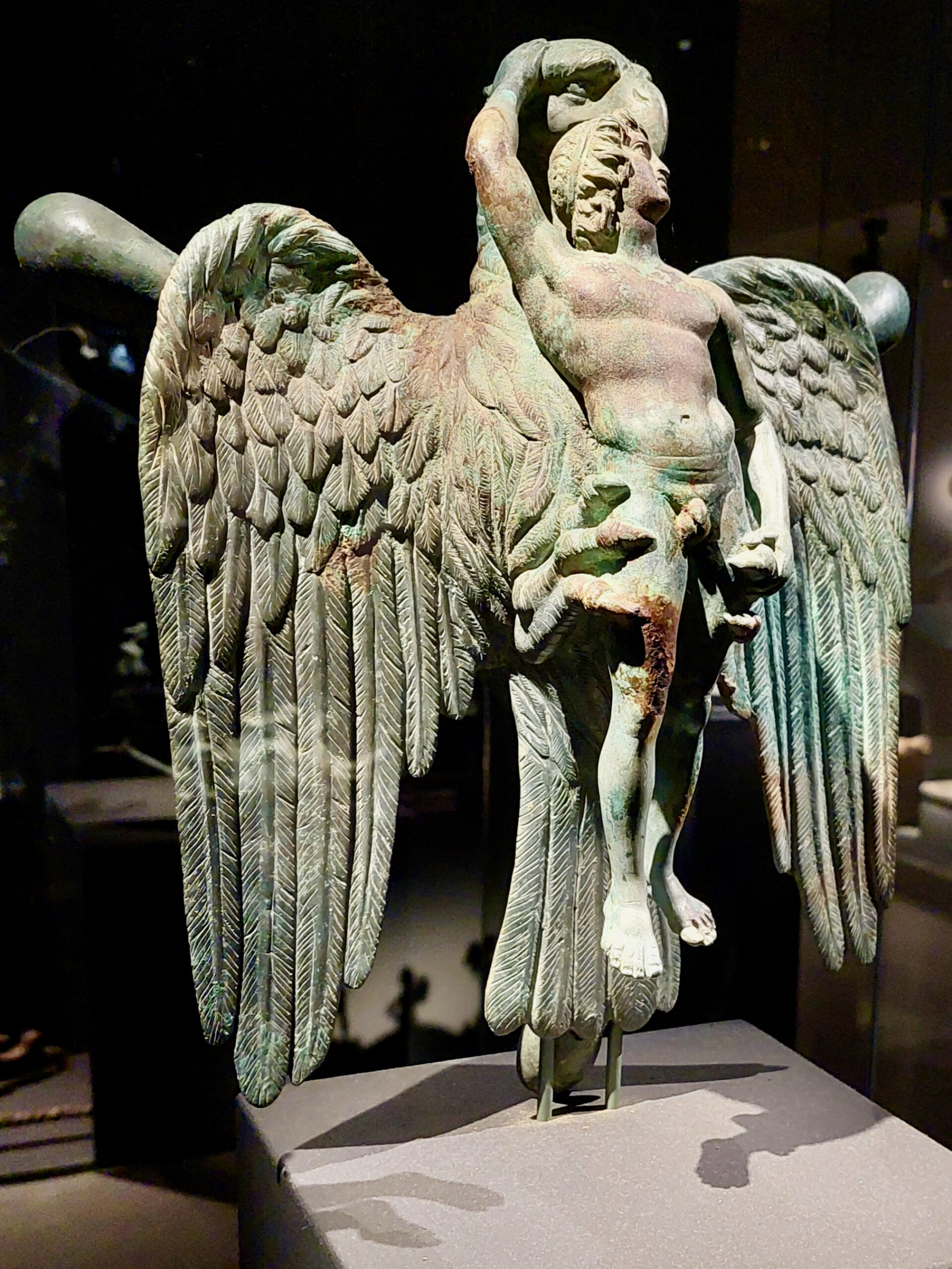 Zeus kotka kujul Ganymedest röövimas, pronkslambi detail. FOTO: Ivo Volt