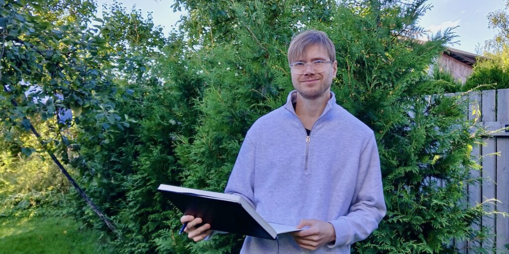 Pildil Carl Eric Simmul