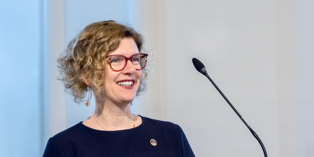 Virve-Anneli Vihman inauguratsiooniloengut pidamas